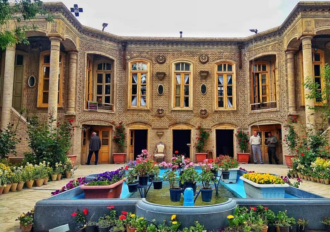 Here’s why you should visit the historical house of Darouqeh in Iran